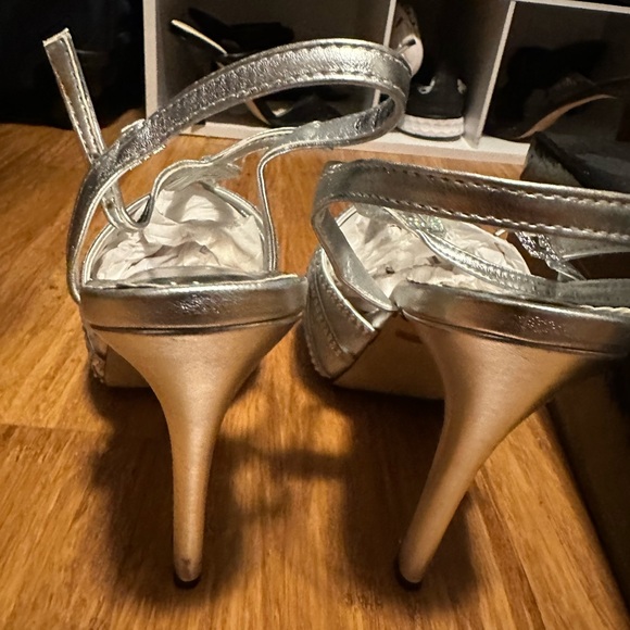 Jonathan Kayne Silver Rhinestone 5” Heels – Size 8 - Picture 4 of 4